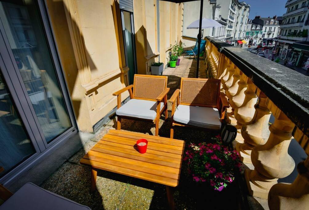 Grand Appartement De Haut Standing En Centre-Ville Montlucon Exterior photo